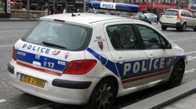 Во Франции три жандарма пострадали при попытке разгона вечеринки с участием 2 тыс. человек - belta.by - Франция