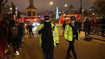Полиция оштрафовала сотни празднующих в новогоднюю ночь - rbnews.uk - Англия
