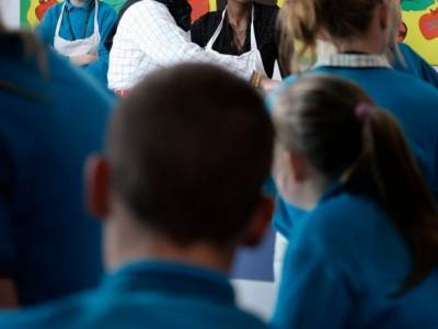 В Австрии планируют тестировать школьников на коронавирус еженедельно - unn.com.ua - Киев - Австрия