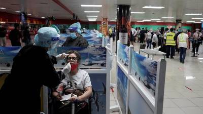 Несколько стран ужесточат в январе правила въезда из-за коронавируса - iz.ru - Англия - Куба