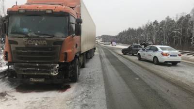 На ЕКАД столкнулись грузовик и две легковушки (ФОТО) - newdaynews.ru - Екатеринбург