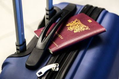 Несколько стран на фоне пандемии ужесточают правила въезда для туристов - aif.ru - Англия - Куба - Греция