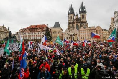 В Праге протестовали против коронавирусных ограничений - unn.com.ua - Киев - Прага - Чехия