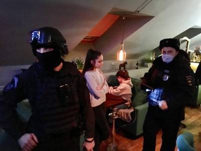 Два бара в Москве привлекут к ответственности за нарушения антиковидных мер - tvc.ru - Москва
