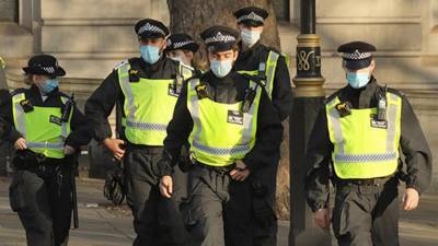 Британская полиция будет решительнее реагировать на нарушения карантина - iz.ru - Англия - Израиль