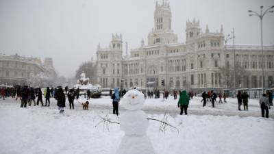 Погодная аномалия: в Испании борются с холодами и снегом - vesti.ru - Испания - Мадрид