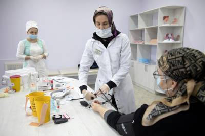 В Чечне открыли 5 дополнительных центров вакцинации от COVID-19 - etokavkaz.ru - республика Чечня