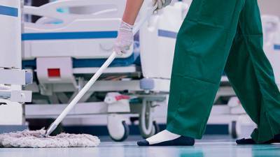 Дискриминация в больницах: уборщиц и охранников отказываются прививать от коронавируса - vesty.co.il - Израиль
