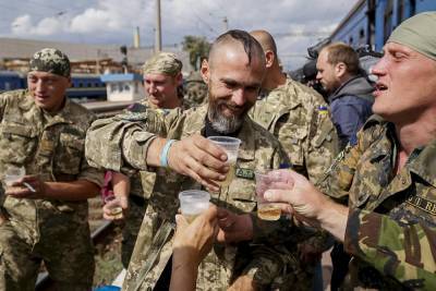 Пьянка украинских боевиков закончилась переломом носа и сотрясением - news-front.info - Украина - Днр