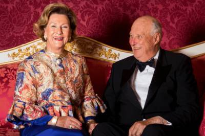 королева София - король Харальд V (V) - Королевская чета Норвегии получила прививки от COVID-19 - newsone.ua - Украина - Норвегия