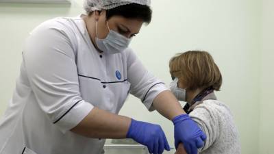 Анна Парпура - Непогода вакцинации не помеха: москвичи стоят в очередях, чтобы сделать прививку от COVID-19 - mir24.tv - Москва