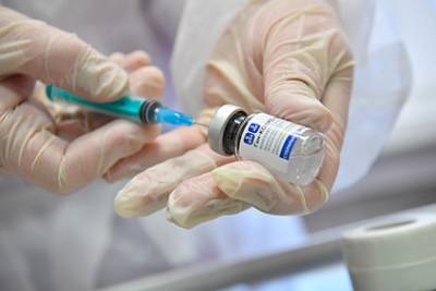 В российском регионе начнут выдавать бейджи сделавшим прививку от COVID-19 - lenta.ru - Сахалинская обл.