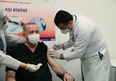 Фахреттин Коджа - Реджеп Тайип Эрдоган - Реджепу Тайипу Эрдогану сделали прививку от коронавируса - govoritmoskva.ru - Турция