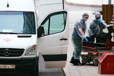 В России умерли 555 пациентов с коронавирусом за сутки - lenta.ru - Россия