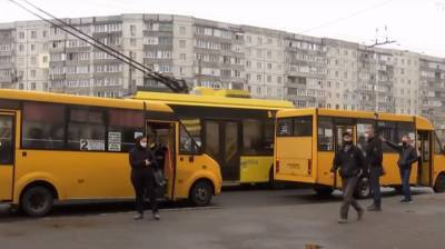 Переполненный автобус и люди без масок: как в киевских маршрутках "соблюдают" локдаун, фото - politeka.net - Киев