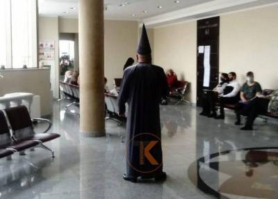 Мужчину в костюме волшебника выгнали из суда в Краснодаре - bloknot.ru - Краснодар