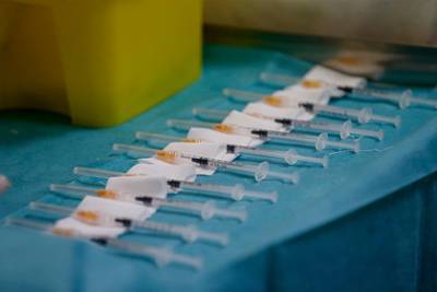 Pfizer сократит поставки вакцины от коронавируса в Европу - lenta.ru - Норвегия