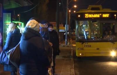 Виталий Кличко - Гололедица и снегопады: что происходит с транспортом в Киеве - news.bigmir.net - Киев
