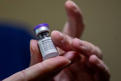 Более 100 человек в Нидерландах сообщили о побочных эффектах от вакцины Pfizer - lenta.ru - Голландия