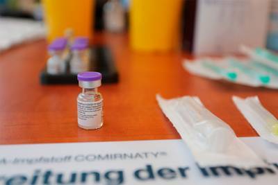 Шесть стран ЕС возмутились сокращением поставок вакцины Pfizer - lenta.ru - Финляндия - Эстония - Евросоюз - Швеция - Латвия - Дания - Литва