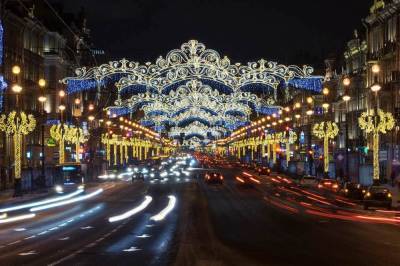 На Невском проспекте сняли новогодние гирлянды и украшения - abnews.ru - Санкт-Петербург