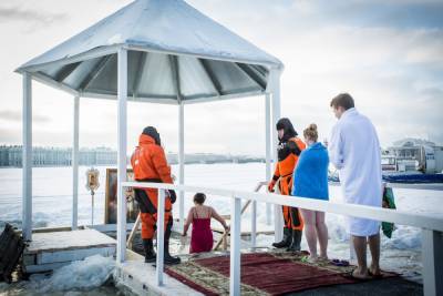 В Петербурге разрешили открыть 17 купелей для крещения - spb.mk.ru - Санкт-Петербург
