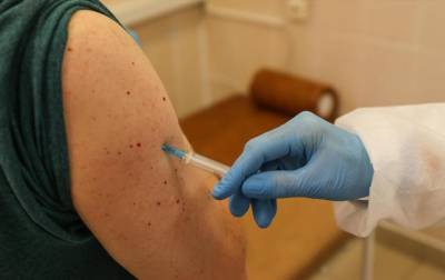 В Беларуси начали вакцинировать медиков российской вакциной - korrespondent.net - Белоруссия