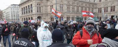 В Вене десятки тысяч жителей вышли на демонстрацию против локдауна - runews24.ru - Вена - Австрия