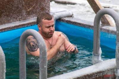 Алексей Хухрев - Медик дал советы по поводу крещенских купаний во время пандемии - aif.ru