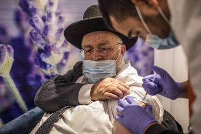 У 13 израильтян случился лицевой паралич после прививки вакциной Pfizer - lenta.ru - Израиль - Jerusalem