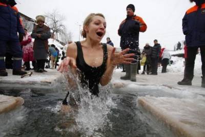Лариса Попович - Вирусологи объяснили, в чём опасность крещенских купаний в этом сезоне - eadaily.com