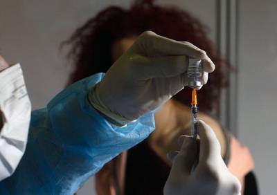 В Израиле у 13 человек случился паралич лица после прививки от коронавируса - ya62.ru - Израиль - Jerusalem