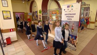 Испытание дистанционкой: дети возвращаются в московские школы - vesti.ru