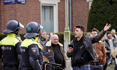 В Нидерландах полиция применила водометы для разгона противников карантина - capital.ua - Голландия - Амстердам