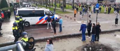 В Амстердаме полиция применила водометы для разгона демонстрантов - runews24.ru - Голландия - Амстердам