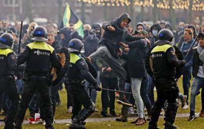 Ван Гог - В Амстердаме прошел протест против локдауна, полиция использовала водометы - rbc.ua - Голландия - Амстердам