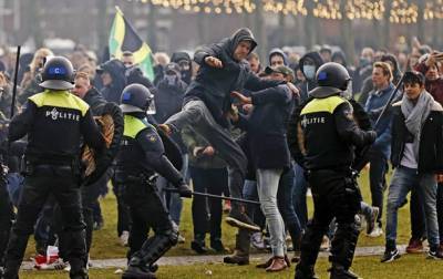 В Амстердаме водометом разогнали протестующих - korrespondent.net - Голландия - Амстердам