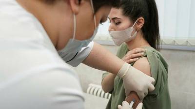 Массовая вакцинация: кому нужно и нельзя прививаться от короновируса? - 5-tv.ru - Россия