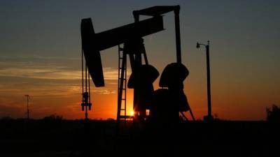Стоимость нефти на мировом рынке упала почти на 1% - riafan.ru - Москва