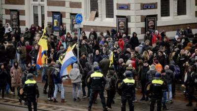В центре Амстердама полиция жестко разогнала антиправительственный протест против карантина - ru.espreso.tv - Амстердам