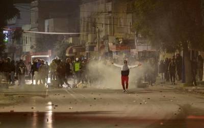 Столкновения в Тунисе: введена армия, массовые аресты - korrespondent.net - Тунис - Тунисская Республика
