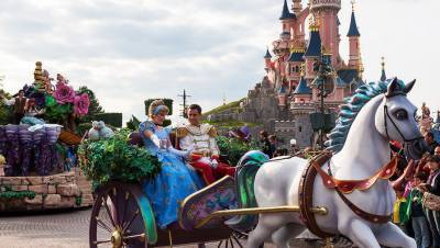 Парижский Disneyland отложил открытие на два месяца из-за пандемии - gazeta.ru - Франция - Париж