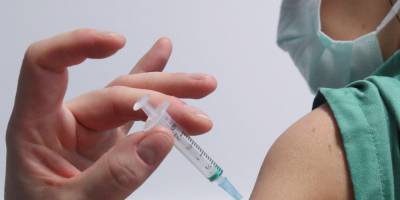 В Калифорнии хотят приостановить использование партии вакцины Moderna после случаев аллергии - nv.ua - Сша - штат Калифорния - Los Angeles