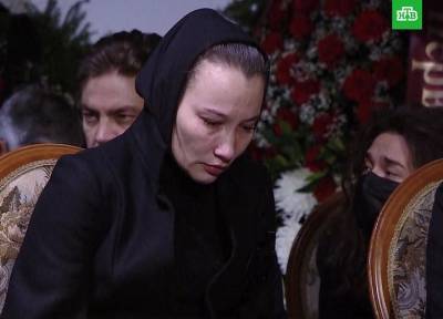 Это очень плохая примета: колдун предрек вдове Грачевского беду из-за ее ошибки на похоронах - province.ru