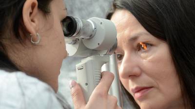 Ученые обнаружили связь между болезнью глаз и коронавирусом - iz.ru - Англия - Израиль