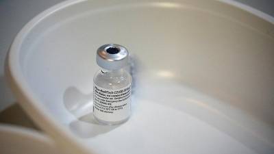 Два пенсионера умерли в Эстонии после прививки вакциной Pfizer - iz.ru - Эстония - Сша - Израиль