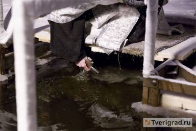 В Тверской области зараженным COVID-19 людям привезли в госпиталь чудотворную крещенскую воду - tverigrad.ru - Тверская обл.