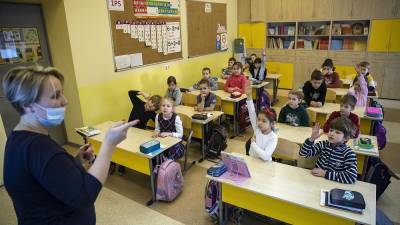Россия - Европейские школьники вернулись за парты, но рады не все - ru.euronews.com - Сша - Германия - Польша