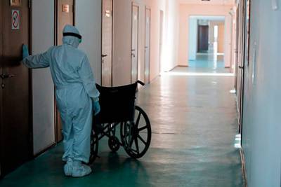 В России за сутки умерли 586 пациентов с коронавирусом - lenta.ru - Россия