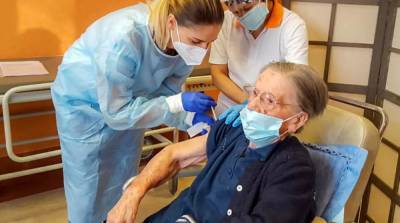 В Италии от коронавируса вакцинировалась 108-летняя женщина - ru.slovoidilo.ua - Франция - Украина - Италия